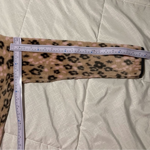 Cuddl Duds Leopard Print Fleece Jacket | Super Soft | Short Robe - Picture 4 of 9